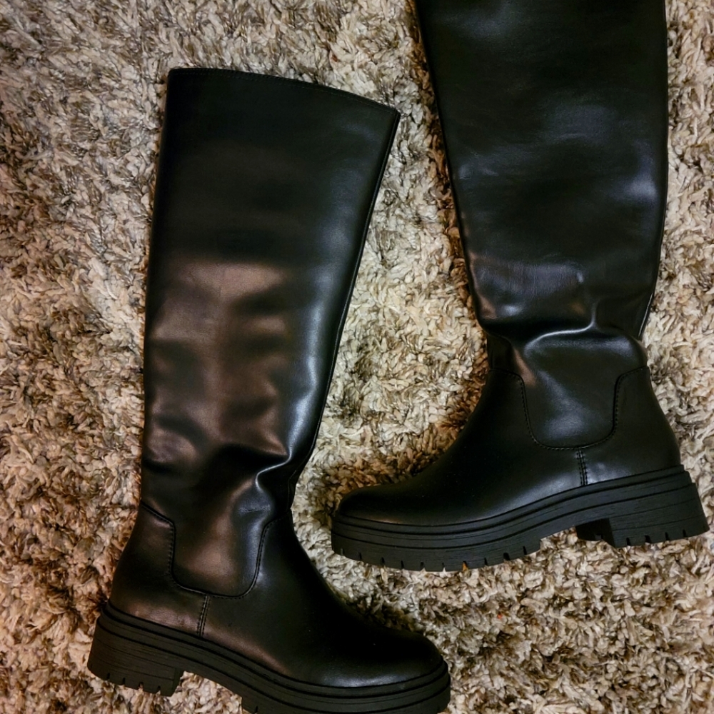 Long black boots size 6